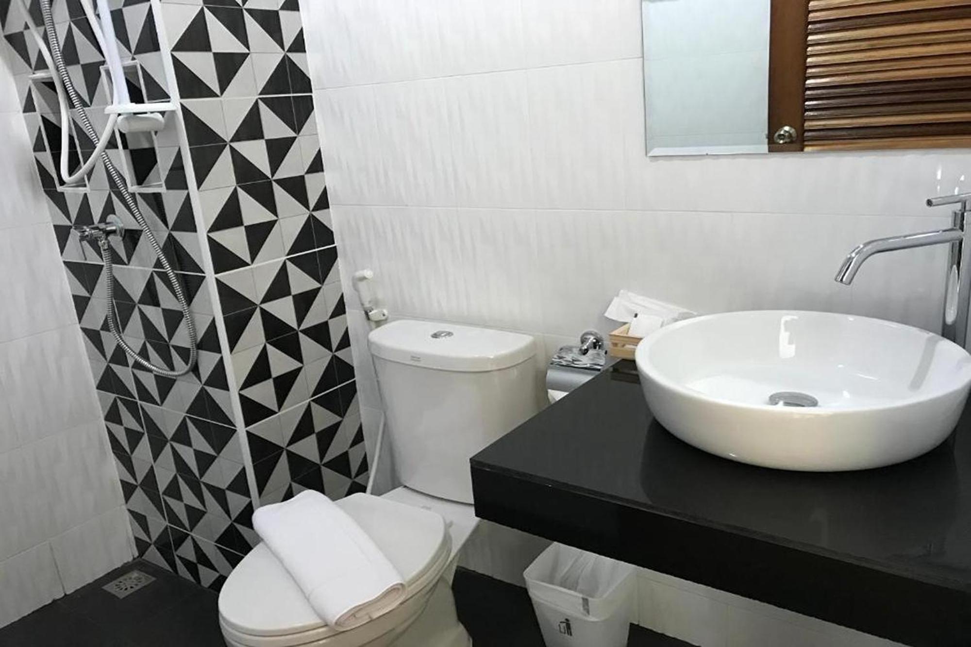 Snooze Inn Phuket Pa Khlok Buitenkant foto